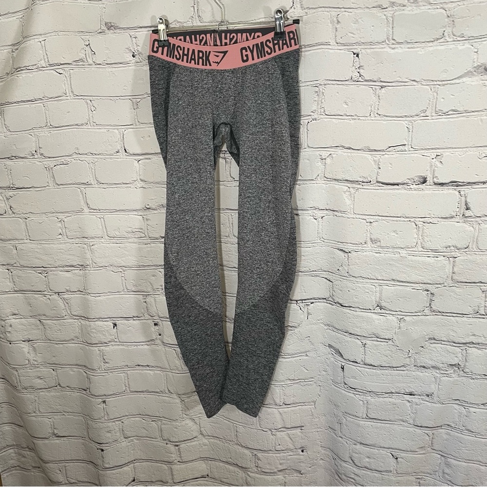 Women’s Gymshark Size Small Grey/Pink Pants